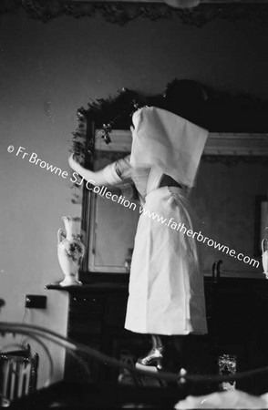 NURSE HUNT DECORATING MY ROOM FOR XMAS 1939